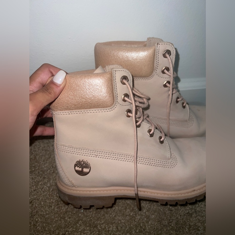 Women’s Pink Size 9 Timberland Boots